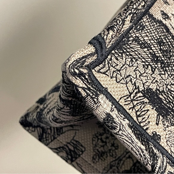 139 Pre Owned Auth CHN DIOR 3D Embroidered Dioriviera Tote Bag Blue 50.MA.0262 - Picture 8 of 9